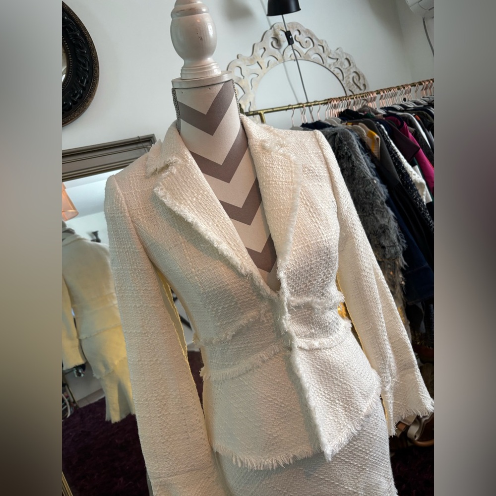 White House Black Market White Blazer and Skirt Set 🥰😍
NWT
